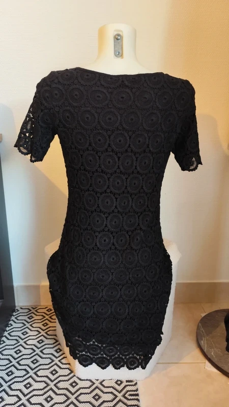 Chic lined black rosette guipure midi evening dress size 36/38 - Monso – photo 7